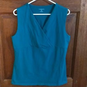 Sleeveless tank top.